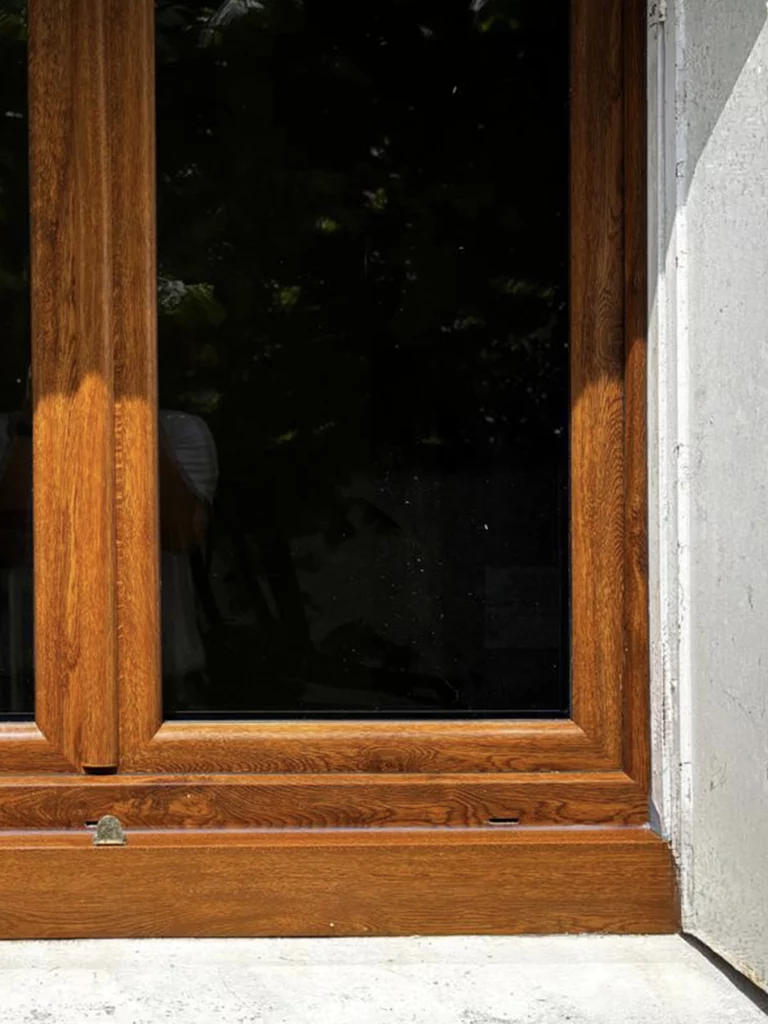 Porte fenêtre en bois