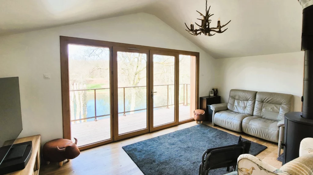 Porte-fenêtre effet bois, vue intérieure