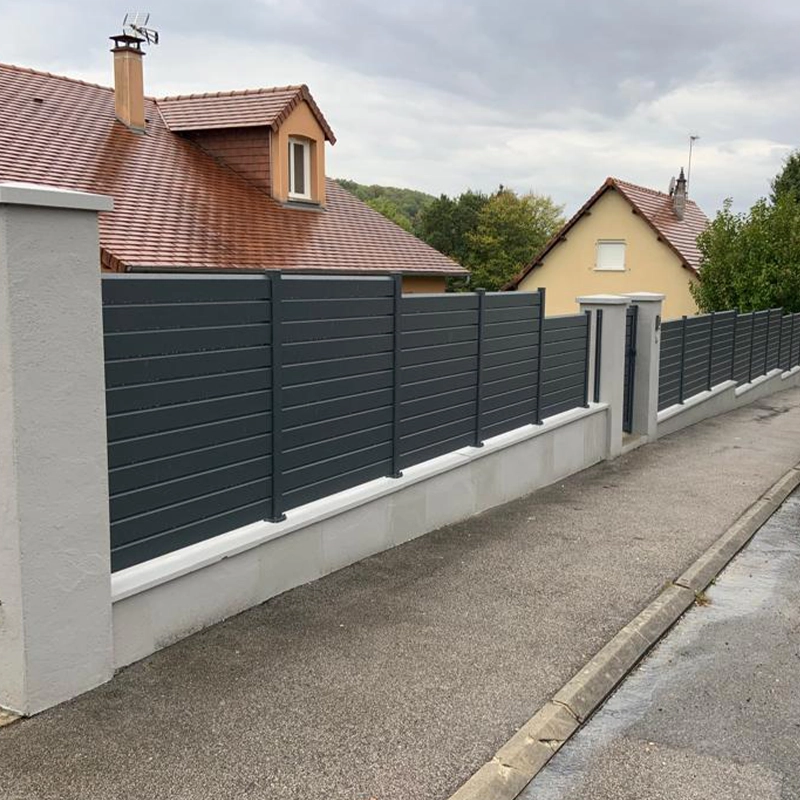 Clôture en pente et portillon gamme Cosy, anthracite