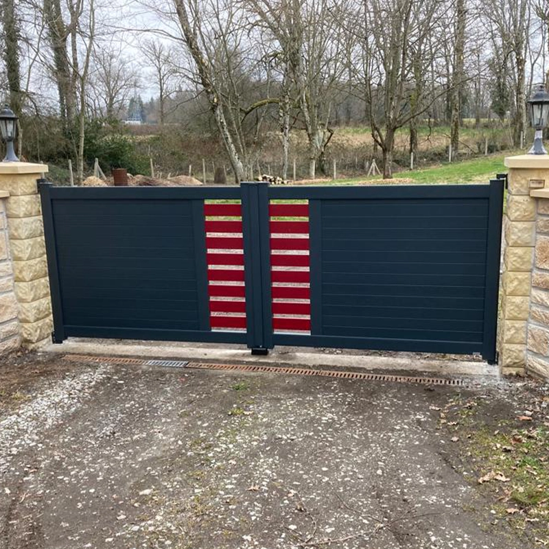 Portail gamme Cosy, battant, bicolore noir et rouge